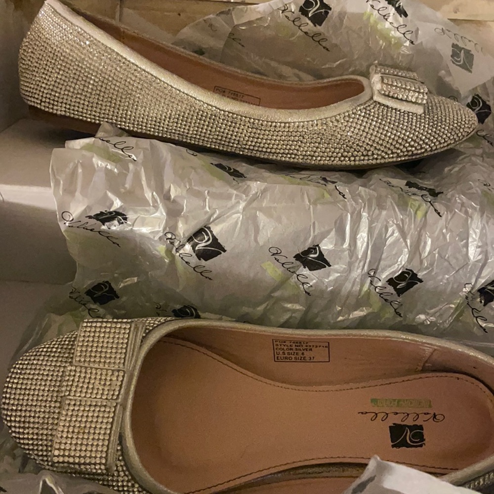 Big girls size 6 gorgeous sparkles and comfortable